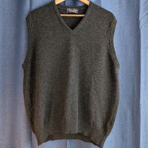 Brooks Brothers 100% Lambswool Sweater Vest. England. Medium.